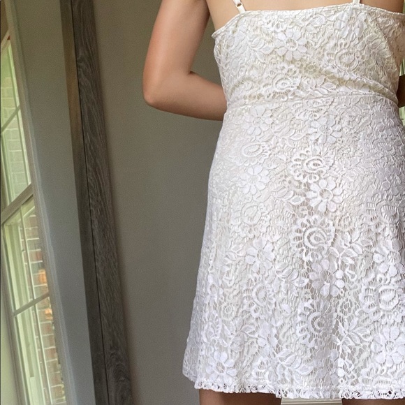 Lace Dress - Picture 2 of 4